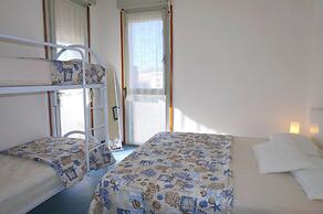 Beautiful Apartment With Shared Garden