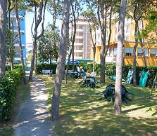 Beautiful Apartment With Shared Garden