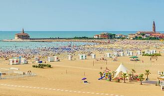 Beautiful Apartment With Shared Garden