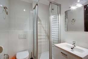 Apartment With Scenic View