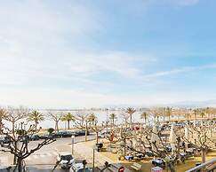 Apartment With Scenic View