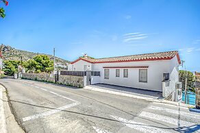 Pretty Apartment With Balcony