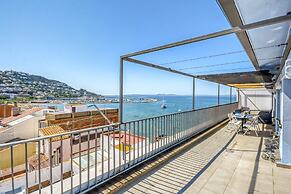 Apartment in Roses Near Beach