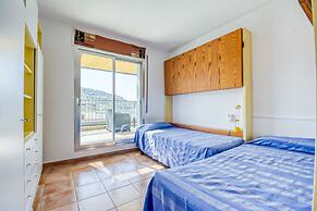 Apartment in Roses Near Beach