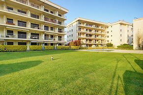 Bright Apartment in Roses