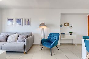 Bright Apartment in Roses