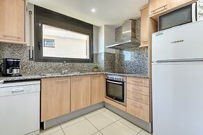 Bright Apartment in Roses