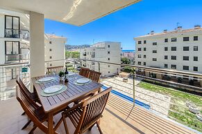 Bright Apartment in Roses