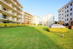 Bright Apartment in Roses