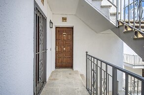 Pretty Apartment With Balcony