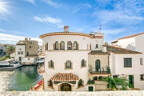 Nice Apartment in Empuriabrava