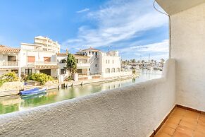 Nice Apartment in Empuriabrava