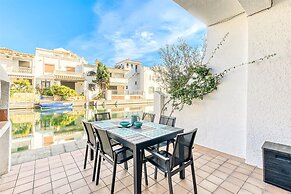 Nice Apartment in Empuriabrava