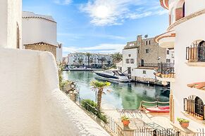 Nice Apartment in Empuriabrava