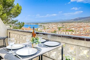 Apartment With Scenic View