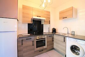 Apartment With Scenic View