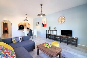 Apartment With Scenic View