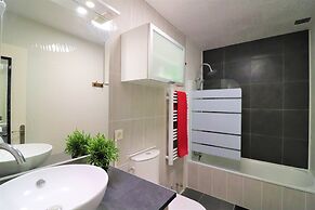 Apartment With Scenic View