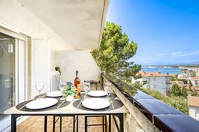 Apartment With Scenic View