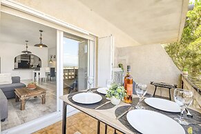 Apartment With Scenic View