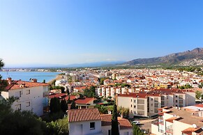 Apartment With Scenic View