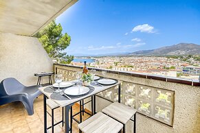 Apartment With Scenic View