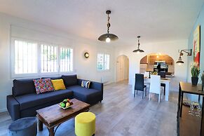 Apartment in Roses With Waterfront Views
