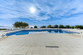 Apartment With Barbecque