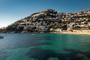 Apartment With Scenic View