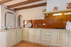 Traditional Charm With Private Pool