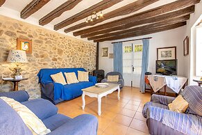 Traditional Charm With Private Pool