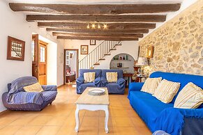 Traditional Charm With Private Pool