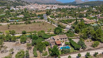 Traditional Charm With Private Pool