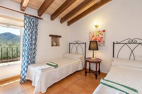 Traditional Charm With Private Pool