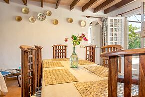 Traditional Charm With Private Pool