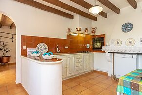 Traditional Charm With Private Pool