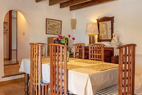 Traditional Charm With Private Pool