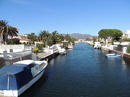 Charming Apartment in Empuriabrava