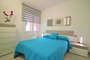 Apartment in Empuriabrava Near Beach