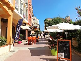 Apartment in Empuriabrava Near Beach