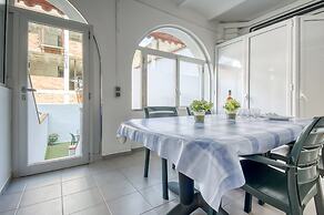 Apartment With View in Roses