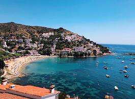 Apartment With View in Roses