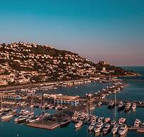 Apartment With View in Roses