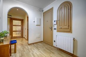 Apartment With View in Roses