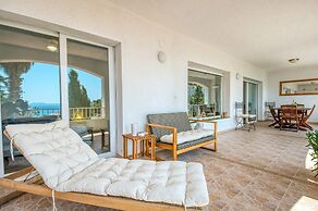 Beautiful Apartment With View