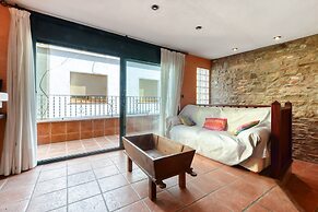 Spacious Apartment With Terrace