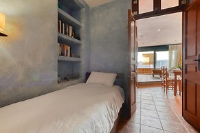 Spacious Apartment With Terrace