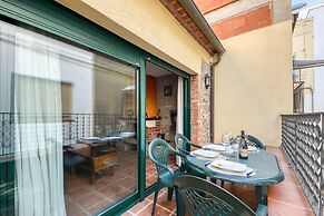 Spacious Apartment With Terrace