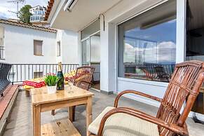 Apartment in Roses With Terrace