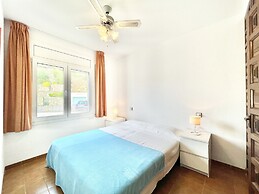 Apartment in Roses With Terrace